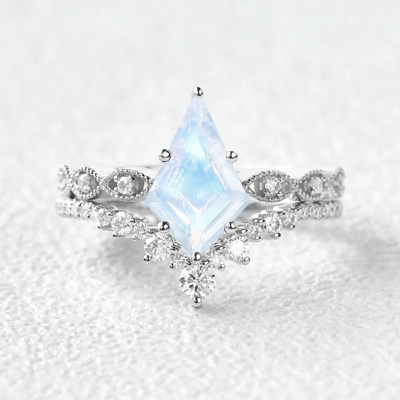 Signature Vintage - Vintage Kite Cut Moonstone Engagement Ring Set 2pcs - Winona